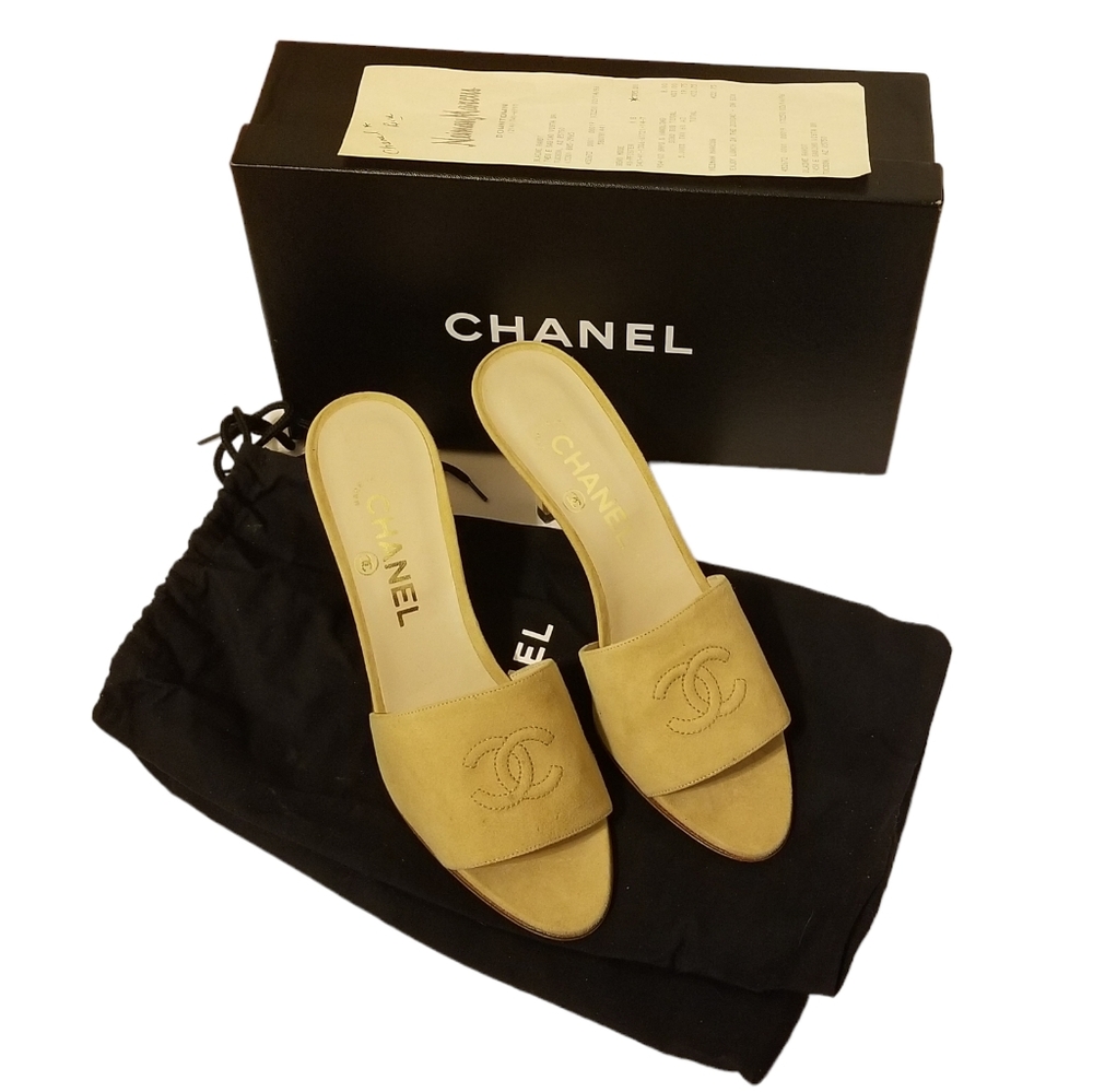 CHANEL Beige Heeled Mules